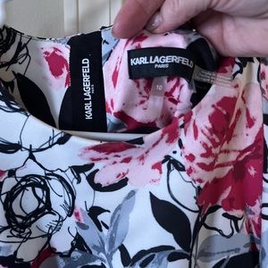 Beautiful floral dress. Worn once. Excellent condition. Fits true to size.